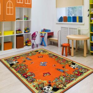 Gyönyörű gyermek szőnyeg élénk narancssárga színben, állatokkal Szélesség: 133 cm | Hossz: 190 cm