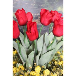 Červený rozkvitnutý umelý tulipán