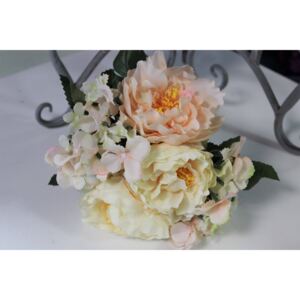 Krémszínű műrózsa és hortenzia csokor 30cm