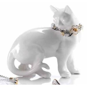 Macska virágos nyakörvvel kerámia szobor. Szín: fehér, arany, platina
